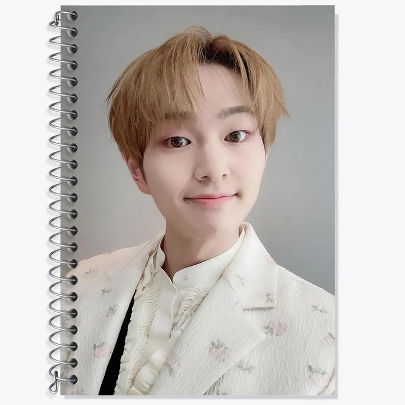 دفتر زبان 50 برگ خندالو مدل سه خط طرح اونیو گروه شاینی Shinee کد 21313