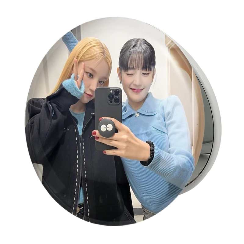 آینه جیبی خندالو طرح میون و یوکی جی آیدل GIdle مدل تاشو کد 19584 