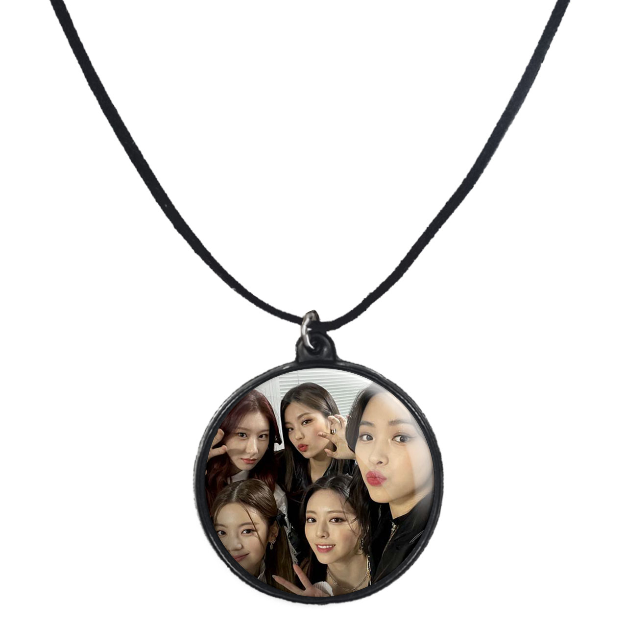 گردنبند پرمانه طرح گروه موسیقی ایتزی کد pmb.13237 مدل دو طرفه