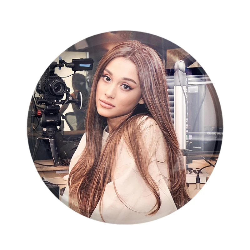 مگنت خندالو مدل آریانا گرانده Ariana Grande  کد 19079