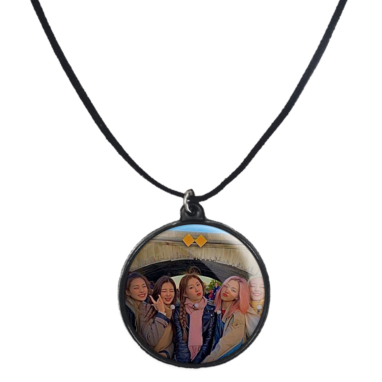 گردنبند پرمانه طرح گروه موسیقی ایتزی کد pmb.13079 مدل دو طرفه