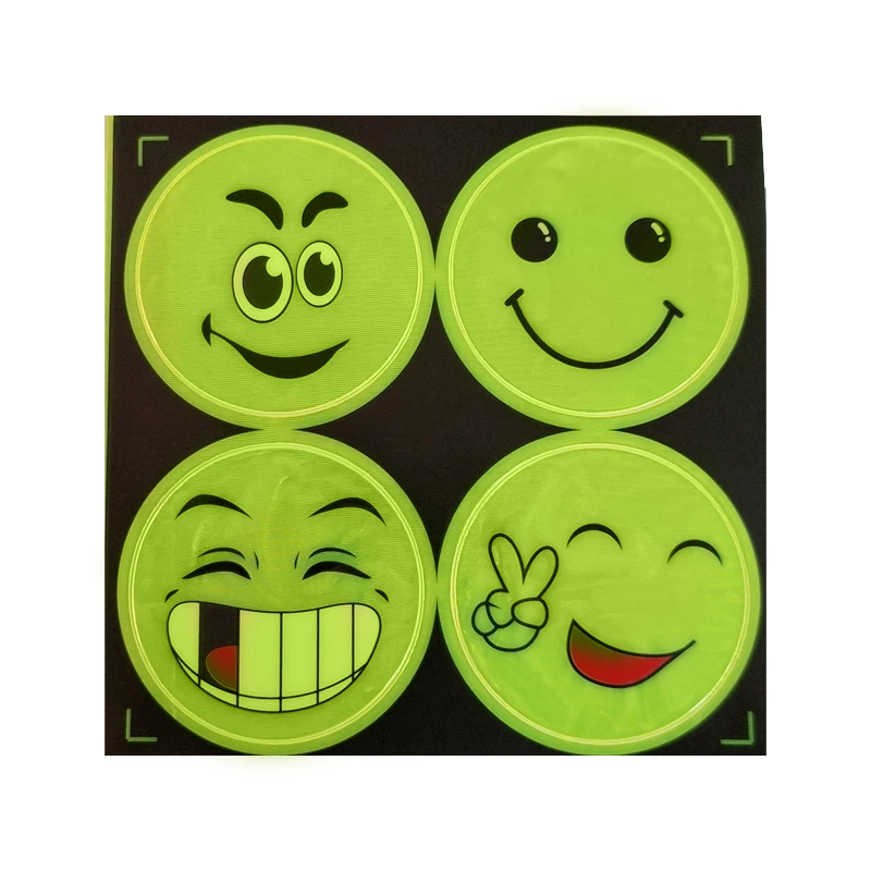 برچسب خودرو کالانیکس مدل CHS-IMOJI-10969 مجموعه 4 عددی