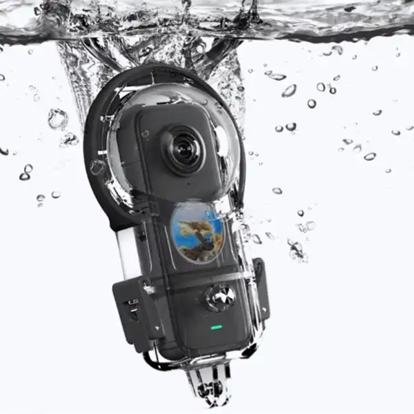 دوربین فیلم برداری اینستا 360 مدل One X2 SUN3543 به همراه کیس ضد آب