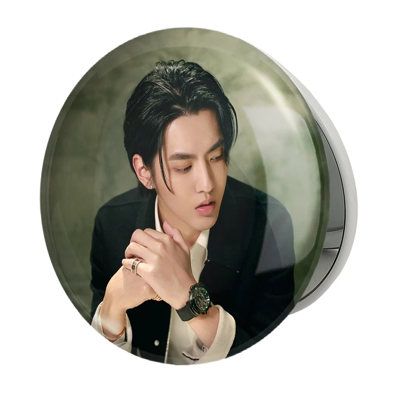 آینه جیبی خندالو طرح کریس وو گروه اکسو EXO مدل تاشو کد 13420 