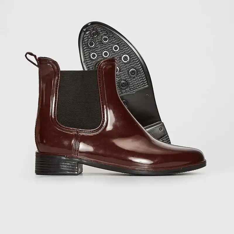 نیم بوت زنانه ال سی وایکیکی مدل ورنی استپ دار