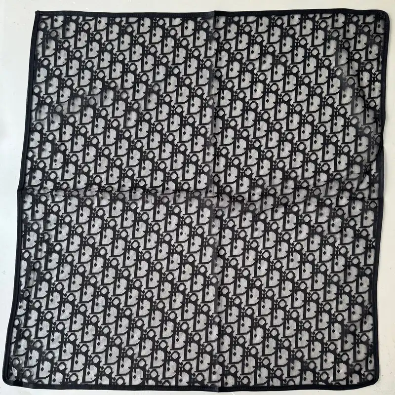 روسری زنانه مدل مینی اسکارف توری طرح برجسته