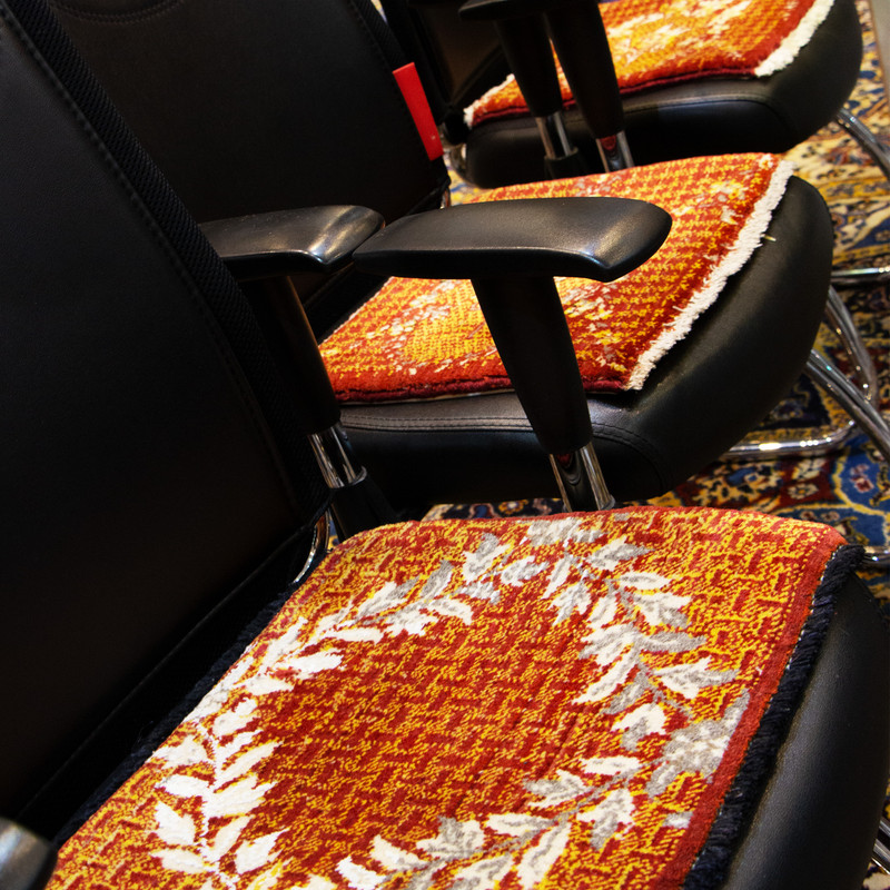 فرش دستبافت نیم متری مدل روصندلی برگ زیتون