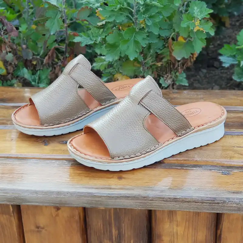 دمپایی زنانه مدل چرم طبیعی کد 07 رنگ نسکافه ای