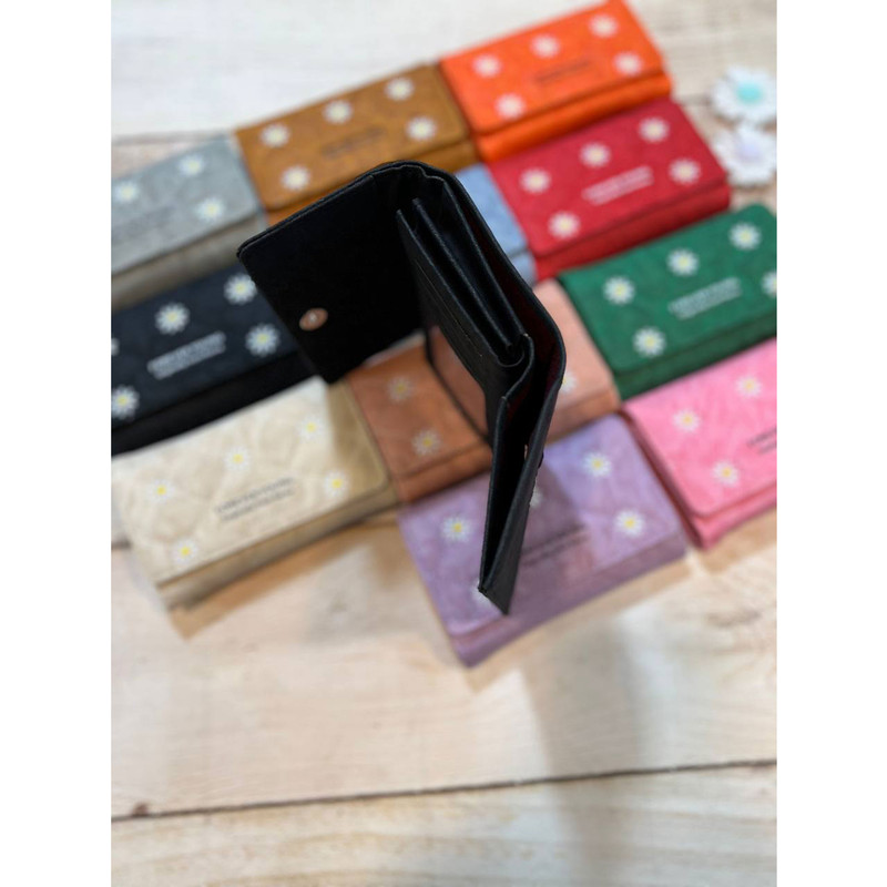 کیف پول زنانه مدل گلدوزی بابونه کد KZD-083