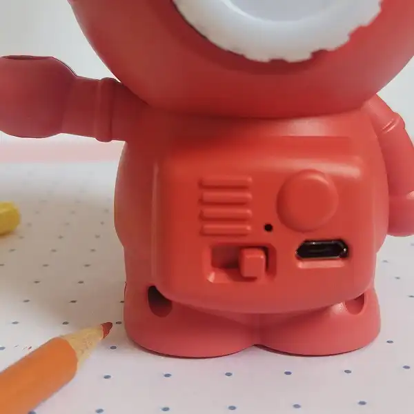 چراغ مطالعه مدل آدم فضایی