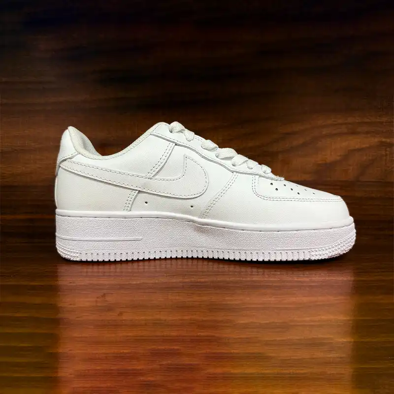 کفش پیاده روی زنانه مدل ایرفورس وان رنگ سفید