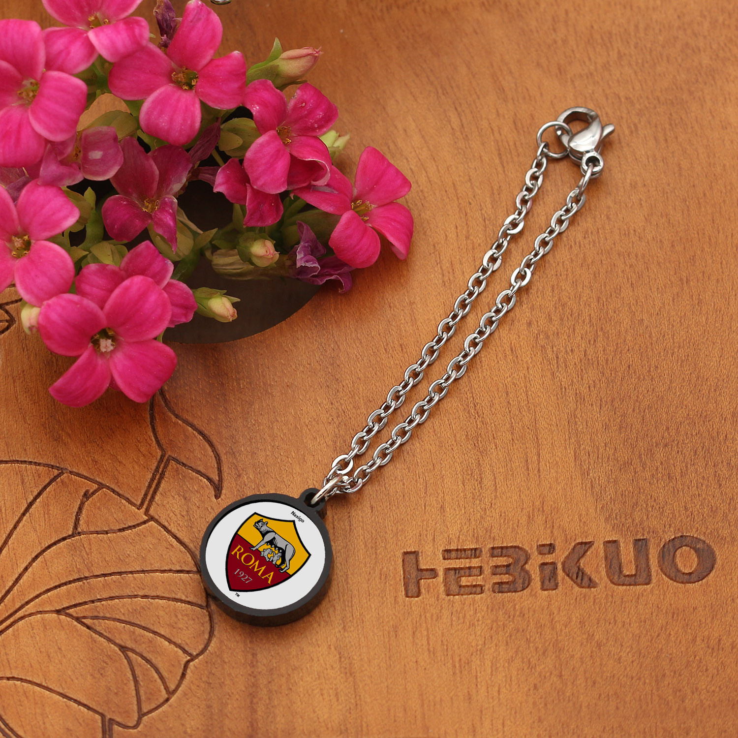 آویز ساعت زنانه ناکسیگو مدل شب تاب طرح آ اس رم کد AW8982