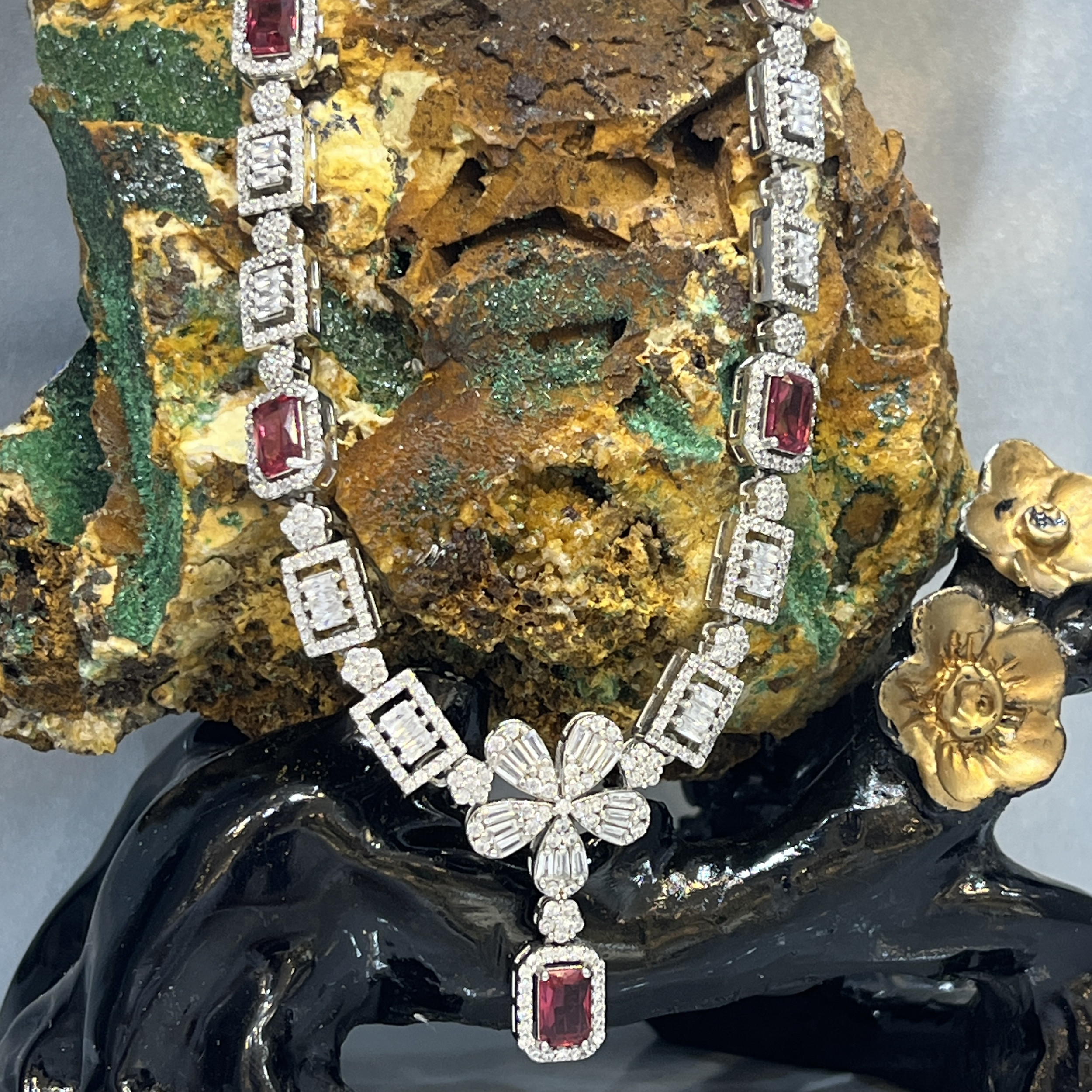 نیم ست نقره زنانه مدل جواهری مزین به نگین های اتریشی و روکش آب رادیوم 0013