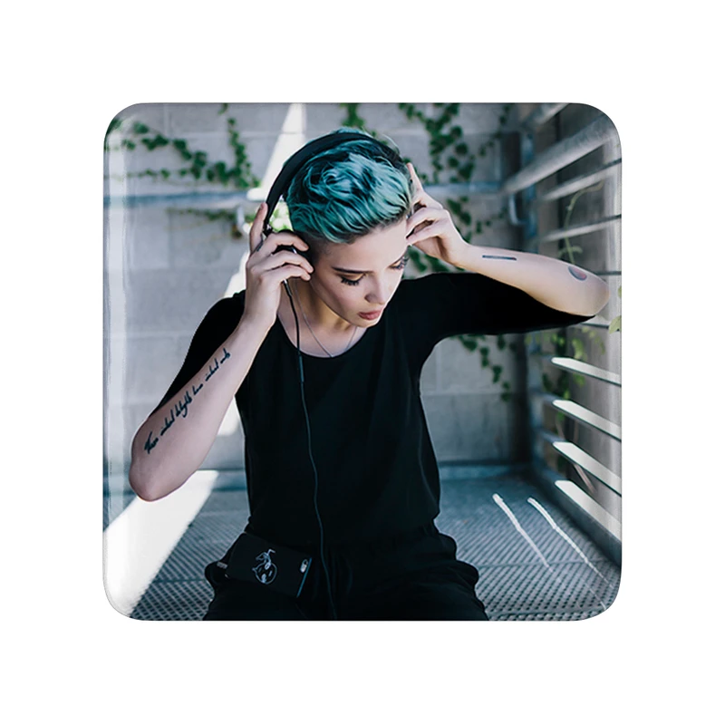 مگنت خندالو طرح هالزی Halsey  مدل مربعی کد 19093