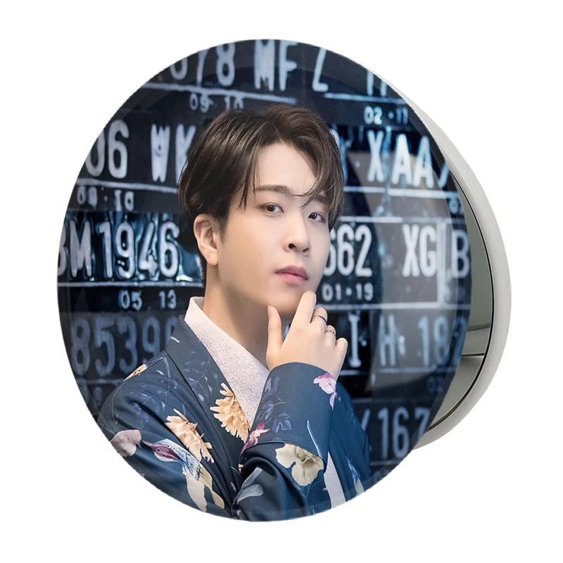 آینه جیبی خندالو طرح یونگجه گروه گات سون GOT7 مدل تاشو کد 11638 