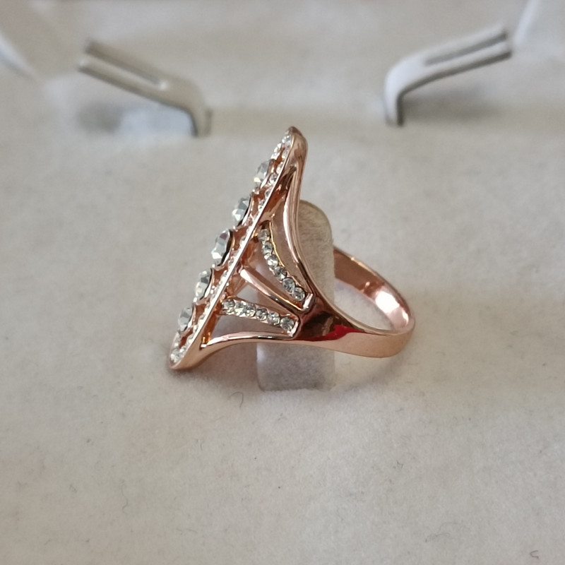 انگشتر زنانه مدل سلطنتی