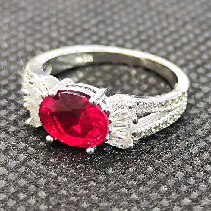 انگشتر نقره زنانه مدل سنگ یاقوت صنعتی کد 251 انگشتر نقره زنانه مدل سنگ یاقوت صنعتی کد 251