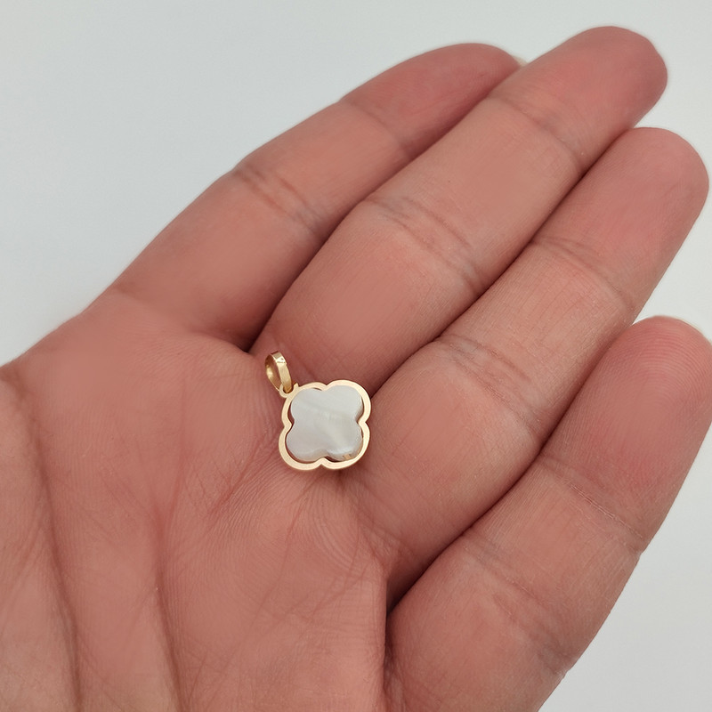 آویز گردنبند طلا 18 عیار زنانه سوزیانا مدل ونکلیف صدفی آویز گردنبند طلا 18 عیار زنانه سوزیانا مدل ونکلیف صدفی