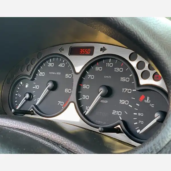 قاب دور کیلومتر خودرو مدل k1 مناسب برای پژو 206