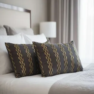 رو بالشی مدل مخمل پفکی طرح برجسته سایز 50*70 سانتی متر بسته دوعددی