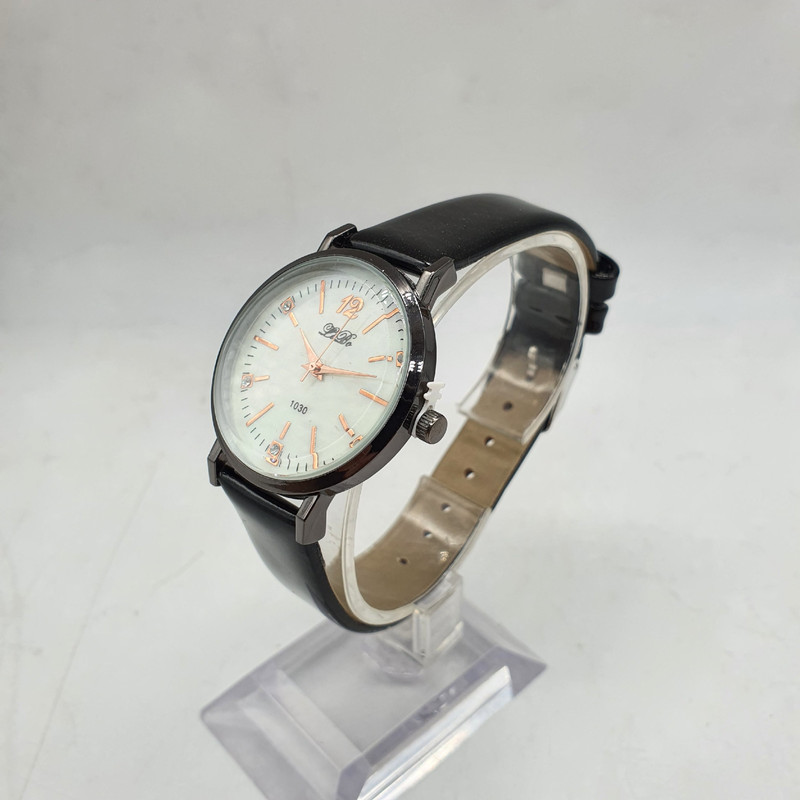 ساعت مچی عقربه ای زنانه مدل M25W