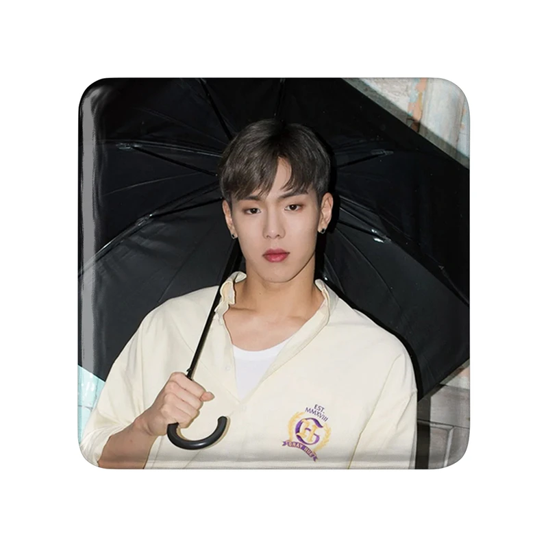 مگنت خندالو طرح شونو گروه مانستا اکس MONSTA X  مدل مربعی کد 21138