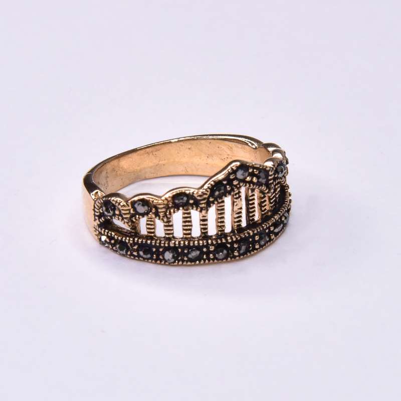 انگشتر زنانه مدل تاج طرح چنگ