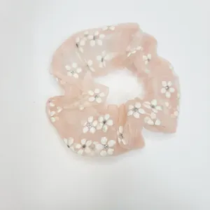 کش مو زنانه مدل اسکرانچی طرح بابونه