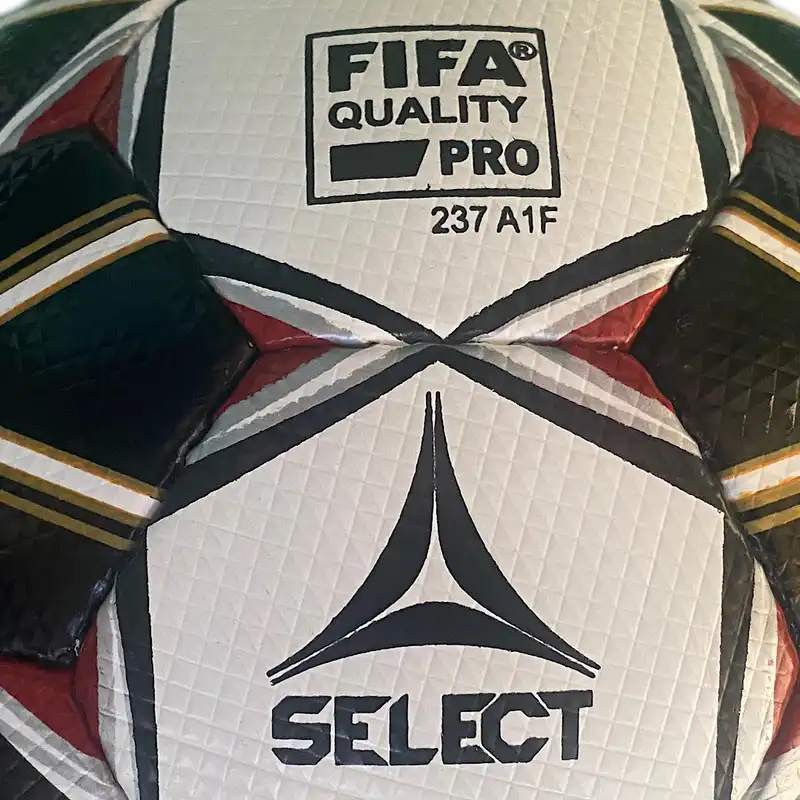 توپ فوتبال دربی‌استار مدل Brilliant Aps