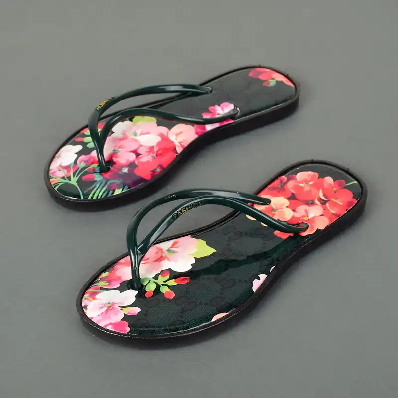 دمپایی لاانگشتی زنانه پاپا مدل GRN.2651