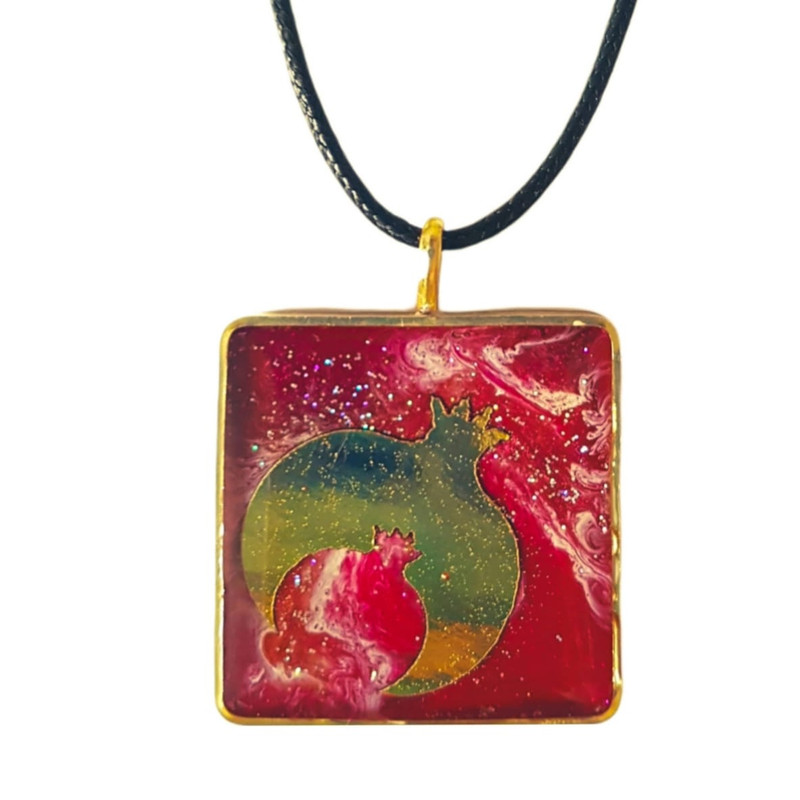 گردنبند دخترانه مدل رزینی طرح انار 001 گردنبند دخترانه مدل رزینی طرح انار 001