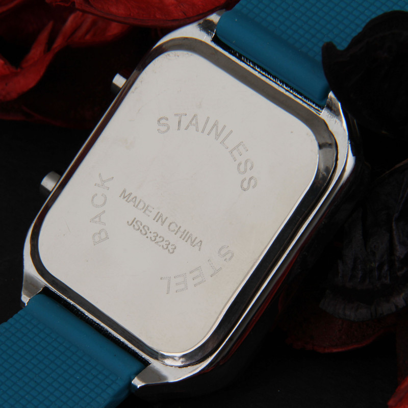 ساعت مچی دیجیتال زنانه مدل بند سیلیکونی نگین دار کد WHW_308