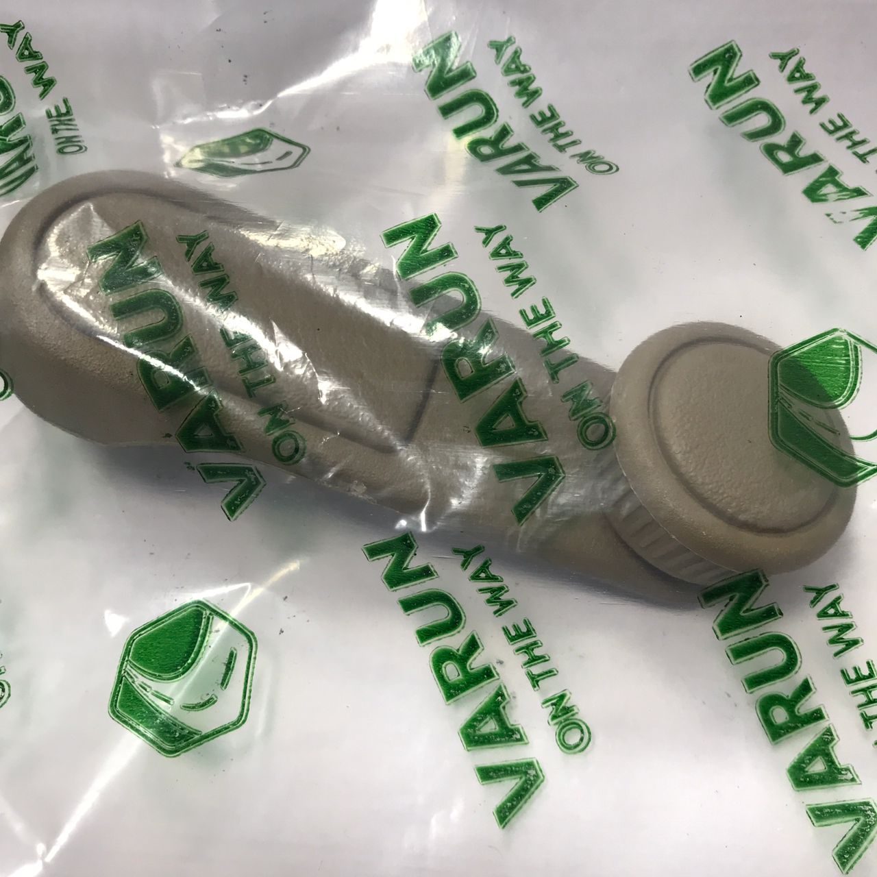 دستگیره شیشه بالابر خودرو وارون مدل P-181 مناسب برای سمند