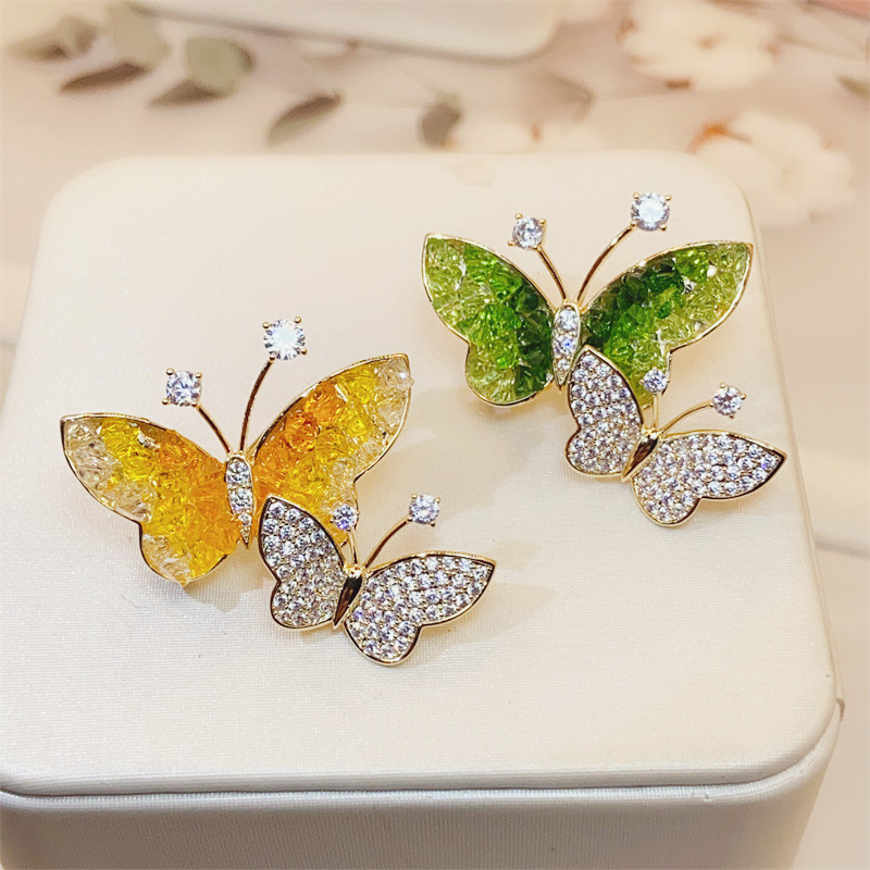 گل سینه زنانه مدل پروانه