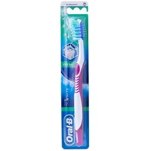 مسواک اورال-بی مدل Advantage 3D white Fresh با برس متوسط