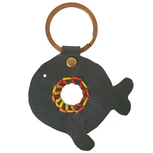 جاسوییچی چرم طبیعی گاوی دست دوز لمونو مدل ماهی کد KL487