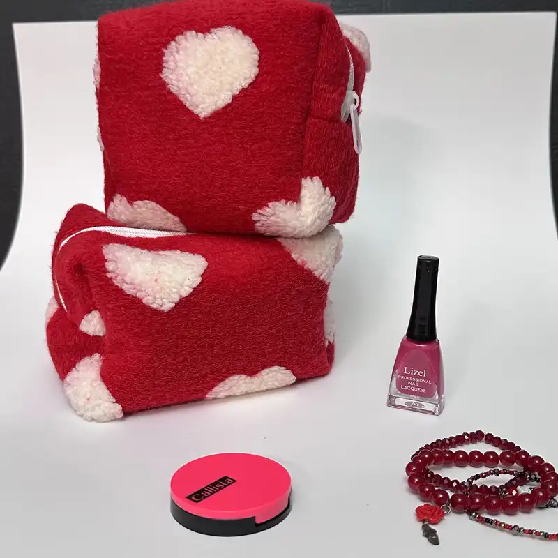 کیف لوازم آرایش زنانه مدل قلبی