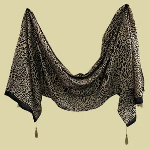 شال زنانه مدل موهر مخمل پاییزه طرح پلنگی کد ۰۰۱۷