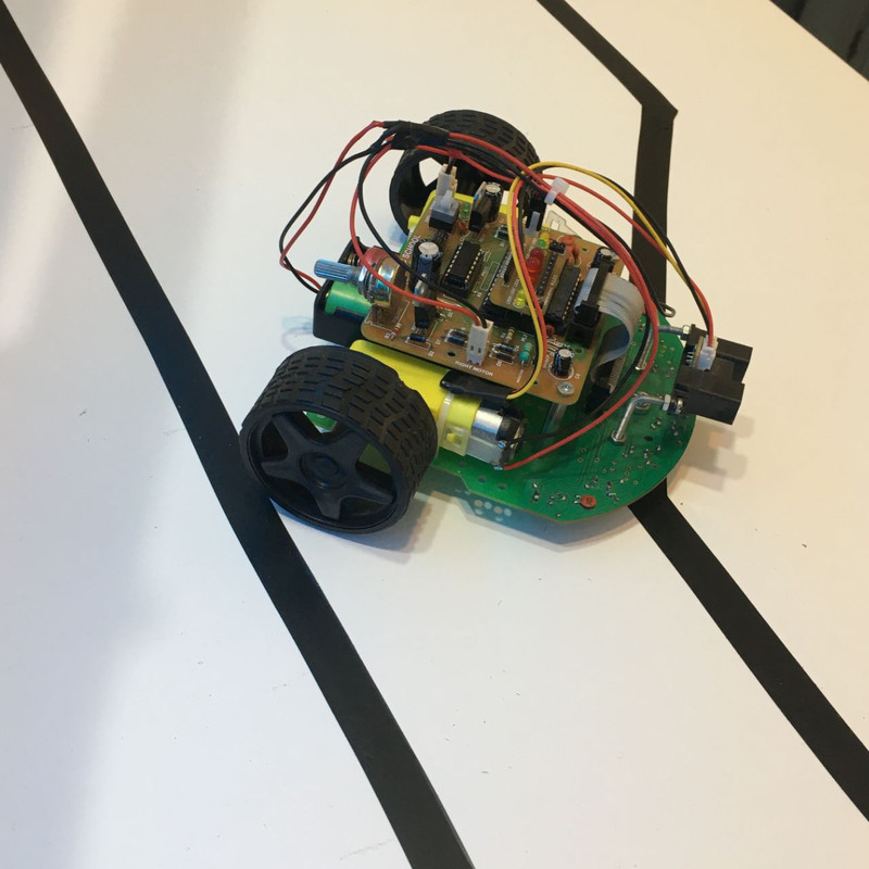ربات مدل مسیریاب Trackmaster1