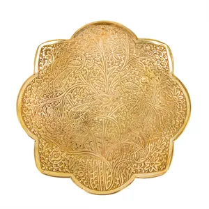 شیرینی خوری برنجی مدل بشقاب سه پایه قلم زنی پرکار کد 596102