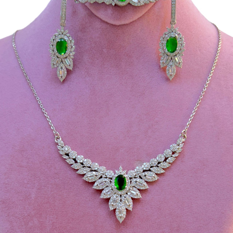 نیم ست نقره زنانه مدل برلیان زمرد 0120