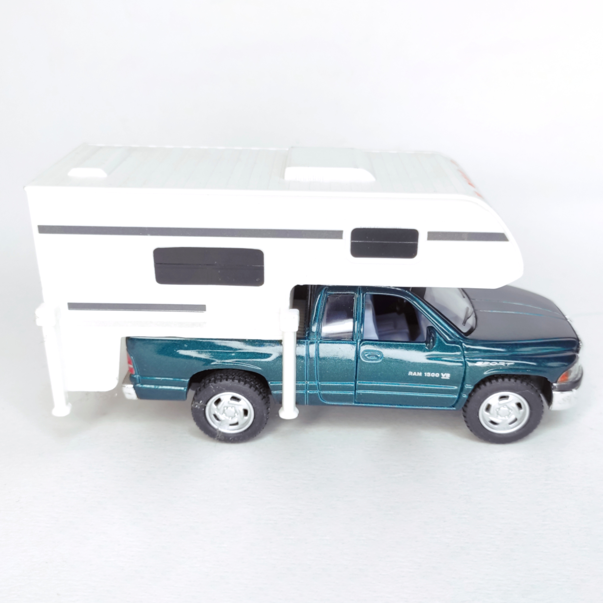 ماشین بازی مدل Dodge Ram 1500
