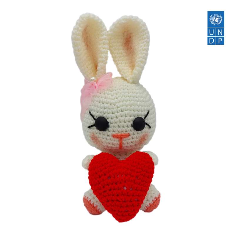 عروسک بافتنی طرح خرگوش قلبی کد 106