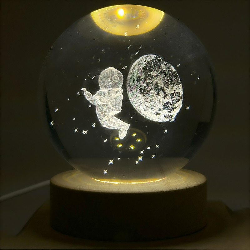 چراغ خواب مدل گوی کریستال سه بعدی طرح فضانورد و ماه کد 1US