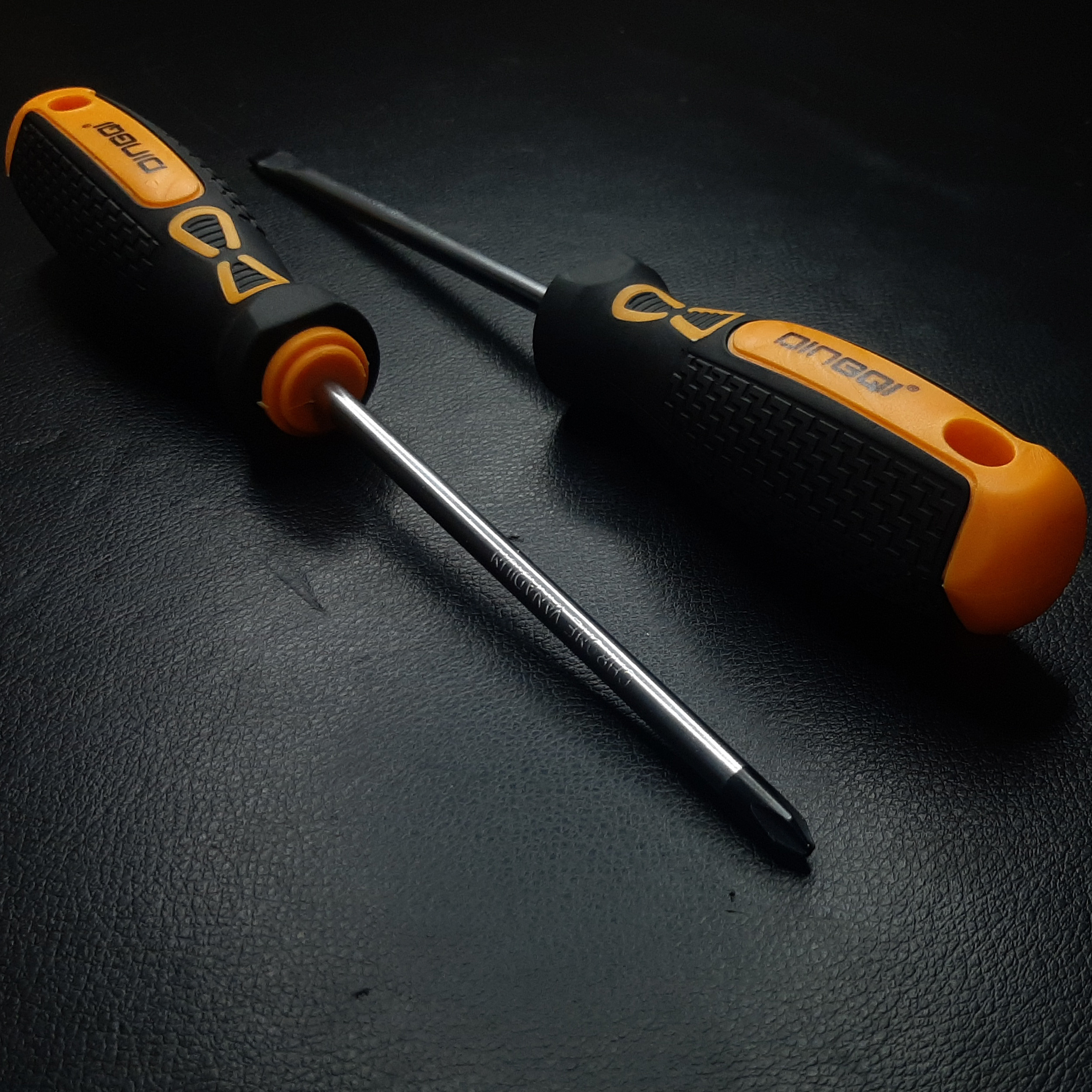 پیچ گوشتی یک سر چهارسو یک سر دو سو دینگشی مدل T682-15 بسته 2 عددی