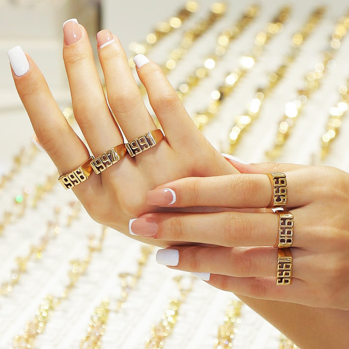 انگشتر زنانه مدل طلاروس سال میلادی 1990