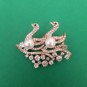 سنجاق سینه زنانه مدل قو