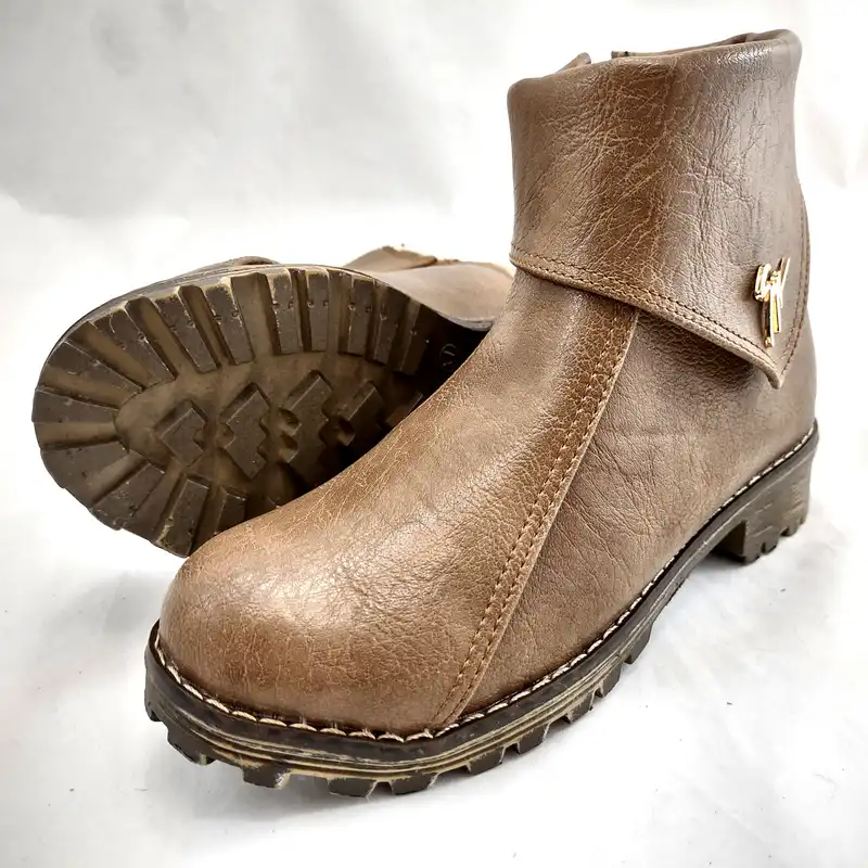 نیم بوت زنانه مدل جاپا MOM570