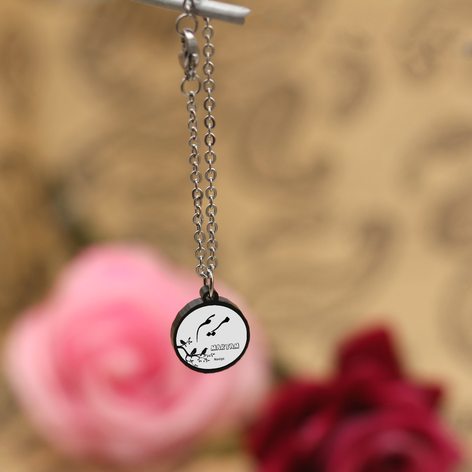 آویز ساعت زنانه ناکسیگو مدل شب تاب طرح مریم کد AW9159