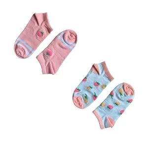 جوراب دخترانه مدل مچی تابه تا طرح توت فرنگی بسته 2 عددی